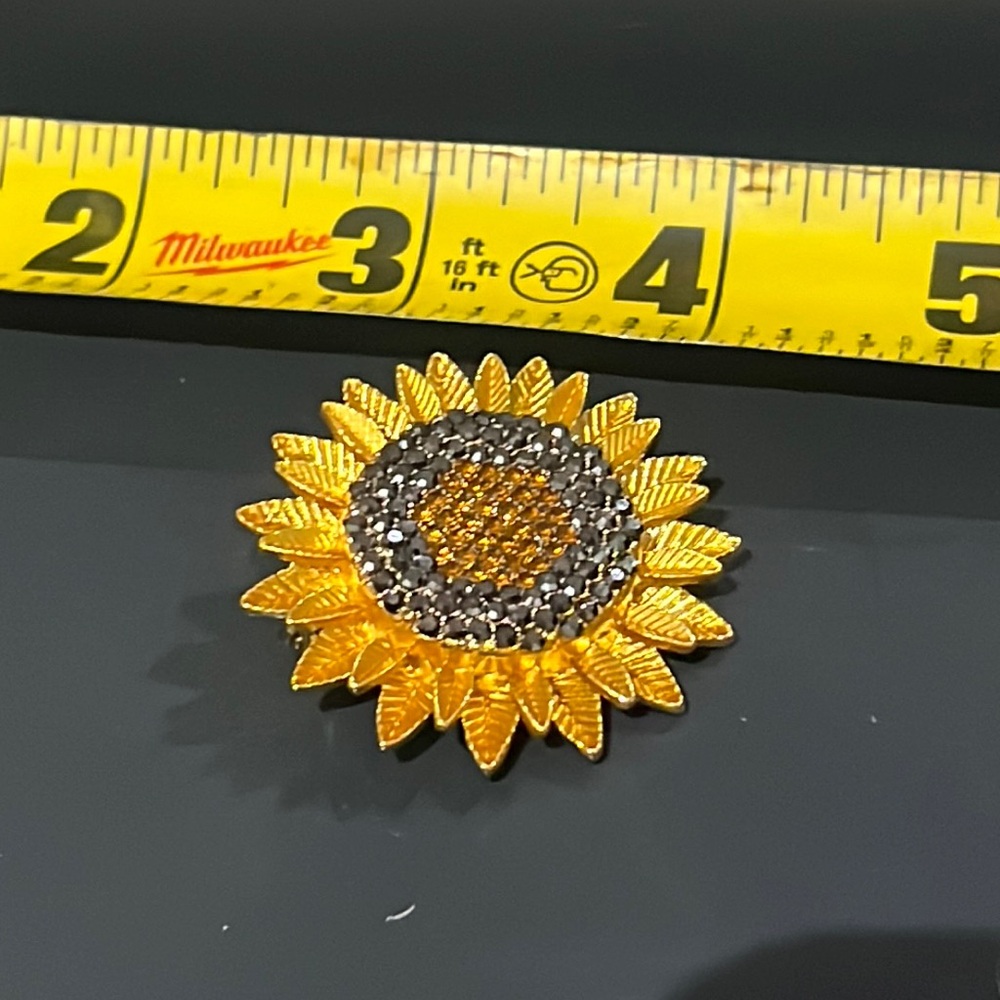 Sunflower brooch